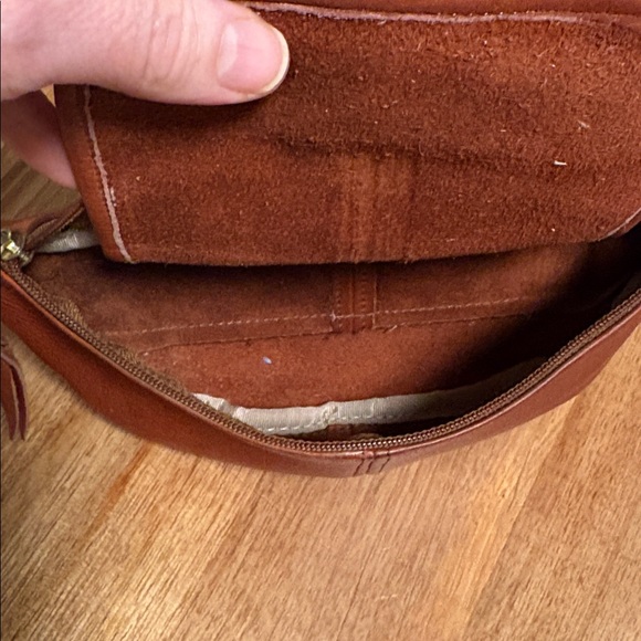 Sven USA Small Leather Sling Bag - Picture 5 of 12